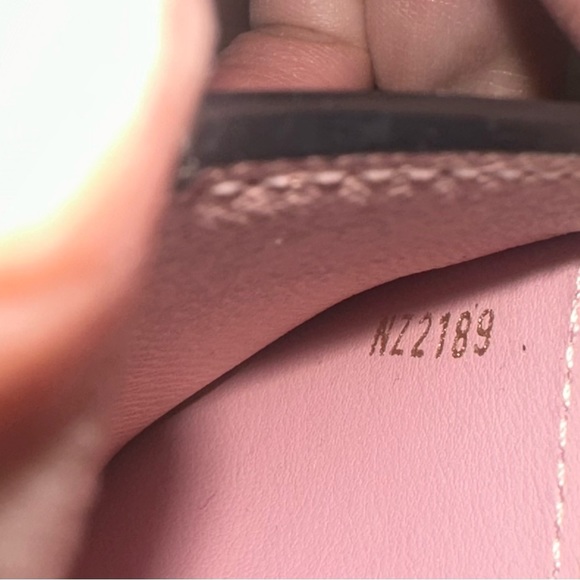 🎀 Louis Vuitton Rose Ballerine Epi Trunk multi cartes - Picture 6 of 15